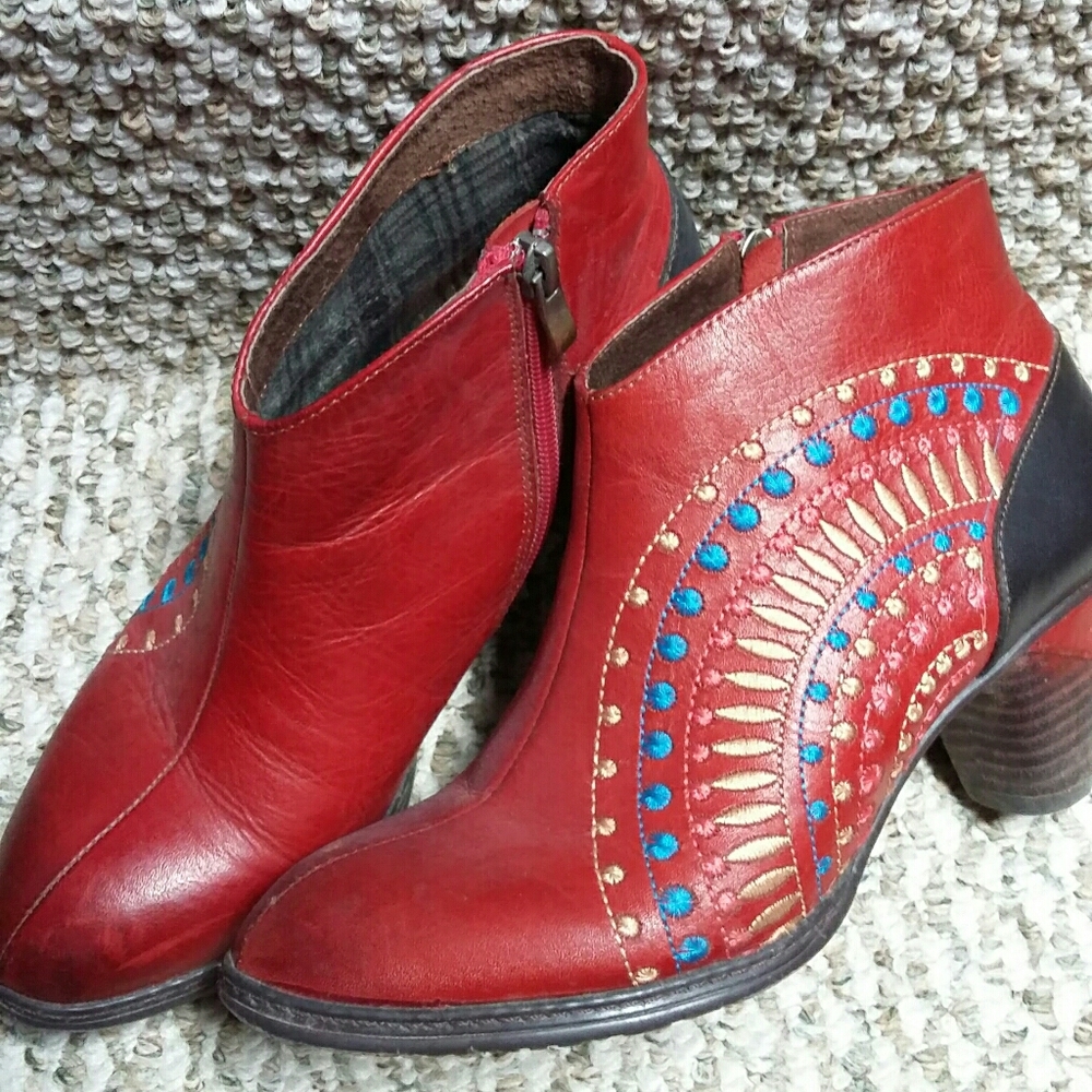 L'Artiste Ankle Boots